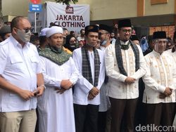 Diantar UAS hingga Andre, Erman Safar-Marfendi Daftar ke KPU Kota Bukittinggi