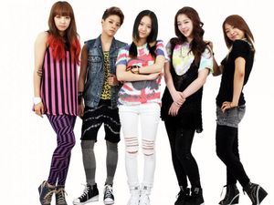 f(x) Rayakan 11 Tahun Debut, Kenang Momen Bersama Sulli f(x) Rayakan 11 Tahun Debut, Kenang Momen Bersama Sulli