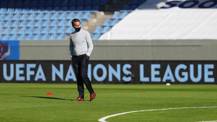 REYKJAVIK, ICELAND - SEPTEMBER 05: Gareth Southgate, Manager of England takes a look around the stadium prior to the UEFA Nations League group stage match between Iceland and England at Laugardalsvollur National Stadium on September 05, 2020 in Reykjavik, Iceland. (Photo by Haflidi Breidfjord/Getty Images)