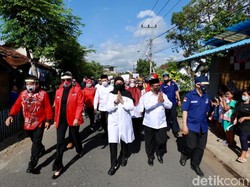 Jalan Kaki, Ipuk-Sugirah Resmi Daftar ke KPU Banyuwangi