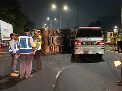 Polisi Periksa Saksi dan Olah TKP Tabrakan Beruntun di Km 51 Tol JORR