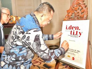 Bamsoet Nilai Lukisan Iwan Suhaya Khas dan Enak Dinikmati