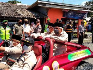 Pasangan Adang-Supratman Mendaftar ke KPU Pangandaran Pasangan Adang-Supratman Mendaftar ke KPU Pangandaran