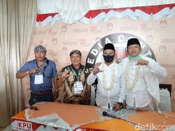 Bapaslon Independen Zam Zam-Fadhil Daftar ke KPU Tasikmalaya