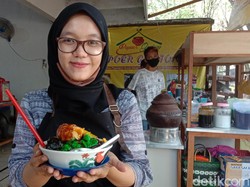 Ini Rahma, Penjual Dawet Durian yang Berparas Ayu dari Kota Kretek