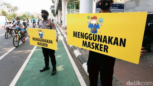 Polisi Sosialisasi Protokol Kesehatan di Jalan Sudirman-Thamrin