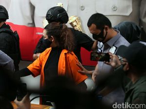 Reza Artamevia Ngaku Sebulan Sekali Pakai Narkoba