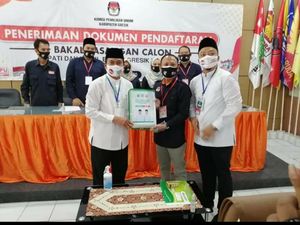 Sempatkan Sarapan Krawu, Qosim-Alif Daftar ke KPU Gresik Diiringi Selawat Sempatkan Sarapan Krawu, Qosim-Alif Daftar ke KPU Gresik Diiringi Selawat