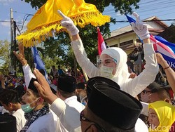 Sudah Negatif Corona, Bacalon Wabup Dompu Diarak Warga Daftar ke KPU