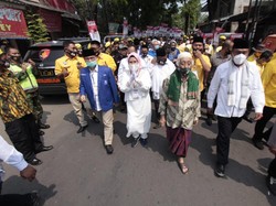 Dikawal Ulama dan Jawara, Tatu-Pandji Resmi Daftar ke KPU Serang