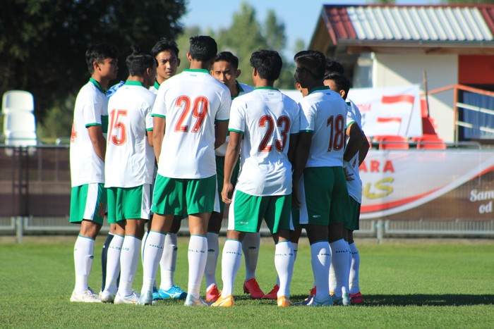 Timnas Indonesia U-19 saat ditundukkan Bulgaria 0-3.