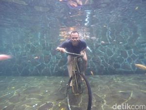 Pemandian yang Bikin Awet Muda, Bisa Foto Underwater Juga Lho!