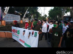 Diiiringi Teriakan Lawan Politik Dinasti, Duet MBOIS Daftar ke KPU Pacitan Diiiringi Teriakan Lawan Politik Dinasti, Duet MBOIS Daftar ke KPU Pacitan