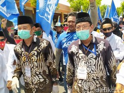 Pasangan YesBro Jalan Kaki ke KPU Lamongan di Hari Pamungkas Pendaftaran