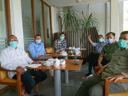 3 Bakal Cawalkot Cilegon Ngopi Bareng, Bangun Wacana Tak Akan Gugat ke MK