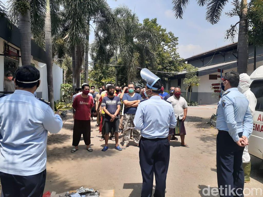2 Pekan Tanpa Gejala COVID-19, 47 Napi Lapas Porong Dikembalikan ke Blok Hunian 2 Pekan Tanpa Gejala COVID-19, 47 Napi Lapas Porong Dikembalikan ke Blok Hunian