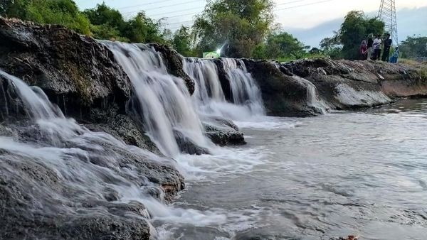 Air Terjun Mini yang Lagi Ngehits di Pasuruan