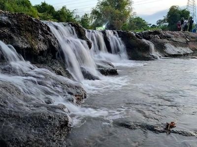 Air Terjun Mini yang Lagi Ngehits di Pasuruan