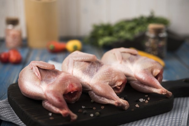Jangan Keliru! Simak 5 Cara Memilih Ayam Potong yang Masih Segar