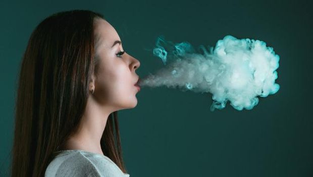 cara mencegah keguguran saat hamil muda, hindari rokok dan alkohol