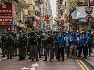 Tolak Penundaan Pemilihan Lokal, Ratusan Orang di Hong Kong Ditangkap Tolak Penundaan Pemilihan Lokal, Ratusan Orang di Hong Kong Ditangkap