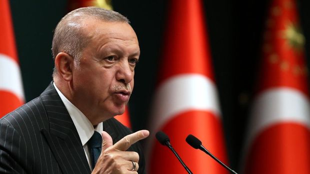 Turkish President Recep Tayyip Erdogan holds a press conference following the weekly cabinet meeting at the Presidential Complex in Ankara on August 24, 2020. (Photo by Adem ALTAN / AFP)