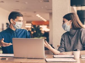 Aturan Masker-Jaga Jarak di AS Dilonggarkan, Tak Berlaku di Tempat-tempat Ini