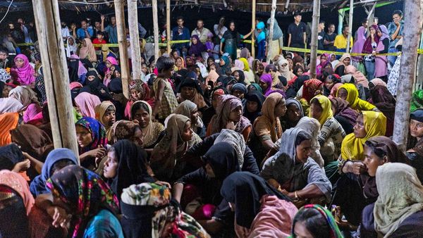 Foto 297 Imigran Rohingya Terdampar di Lhokseumawe
