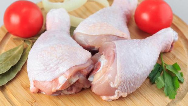 Jangan Keliru! Simak 5 Cara Memilih Ayam Potong yang Masih Segar Tips Memilih Daging Ayam/freepik.com