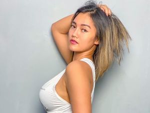 Jess Amalia, Si Seksi yang Kerap Jadi Imajinasi Para Pria Jess Amalia, Si Seksi yang Kerap Jadi Imajinasi Para Pria