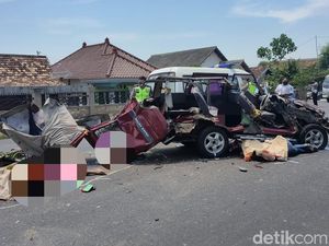 Detik-detik Kecelakaan Maut di Tuban yang Tewaskan Enam Orang Detik-detik Kecelakaan Maut di Tuban yang Tewaskan Enam Orang