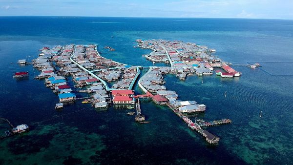Bertualang ke Kampung Pengembara Laut Suku Bajo di Gorontalo