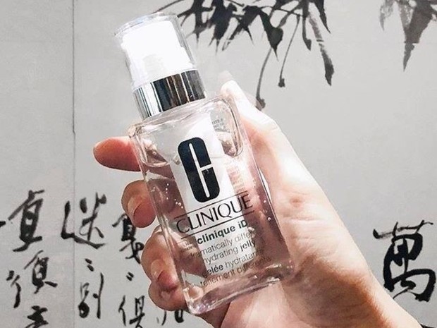 Menghilangkan Minyak Wajah Berlebih/ Foto: Instagram.com/cliniqueindonesia wajah berminyak juga tetap butuh pelembap