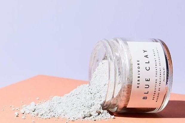 Menghilangkan Minyak Wajah Berlebih/ Foto: Instagram.com/milkmakeup clay mask bagus digunakan untuk merawat wajah berminyak karena ampuh menyerap minyak berlebih