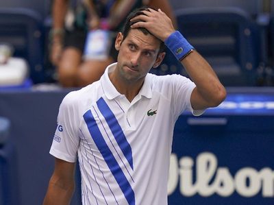 Momen Djokovic Pukul Hakim Garis Pakai Bola dan Didiskualifikasi