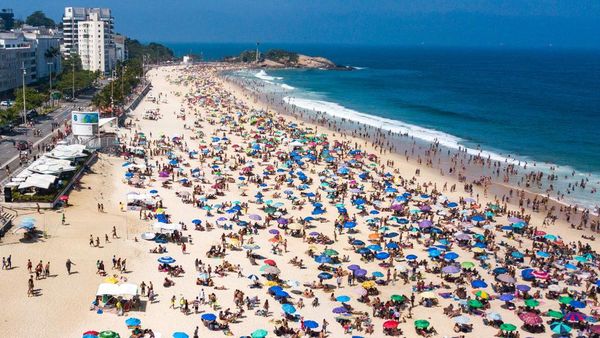 Duh, Wisatawan Brasil Membludak di Pantai Kala Pandemi