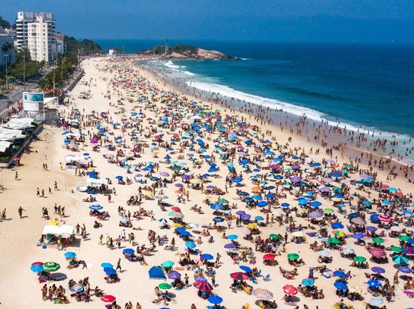 Duh, Wisatawan Brasil Membludak di Pantai Kala Pandemi
