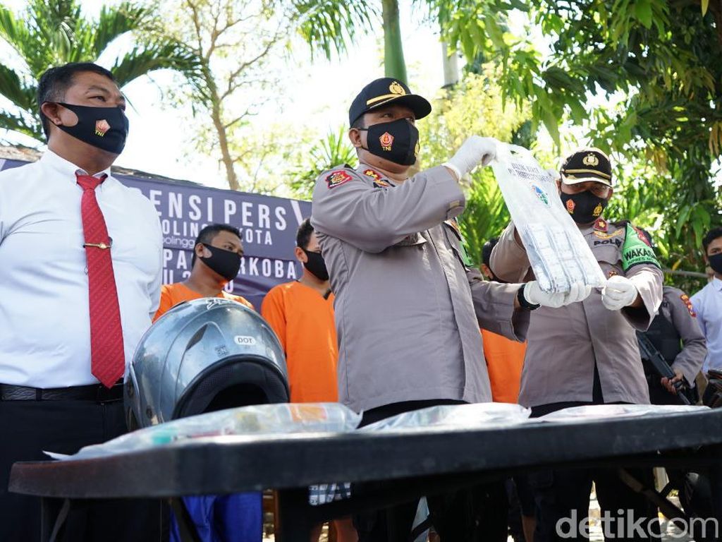 6 Pengedar Sabu dan Pil Koplo Ditangkap di Kota Probolinggo 6 Pengedar Sabu dan Pil Koplo Ditangkap di Kota Probolinggo