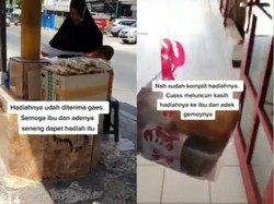 Tangis Penjual Peyek Ini Pecah Saat Netizen Bantu Buatkan Poster Jualan