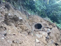 Pipa Penghubung Listrik Putus, Kampung Adat Ciptarasa Gelap Gulita