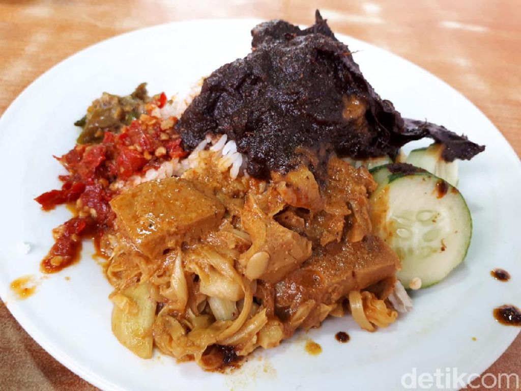 Pondok Salero: Lamak Bana! Nasi Berlauk Rendang Hitam Bukittinggi Pondok Salero: Lamak Bana! Nasi Berlauk Rendang Hitam Bukittinggi