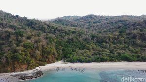 Melihat Panomara Pulau Kunti di Sukabumi
