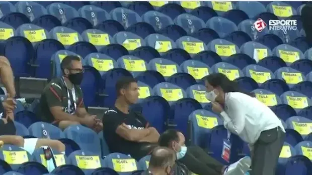 Ronaldo pakai masker