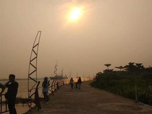 Senja di Tepi Sungai Kapuas