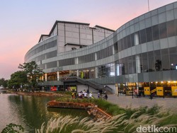 Senayan Park, Nongkrong di Depan Danau Bisa, ke Rooftop Menanti Sunset Juga Bisa