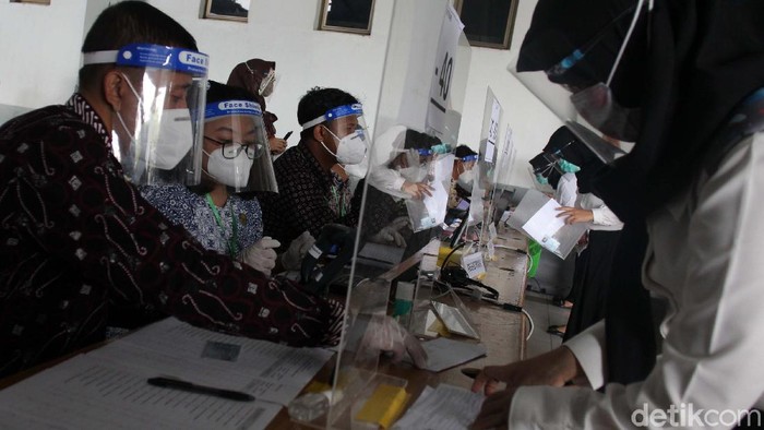 Tes CPNS di Yogyakarta Terapkan Protokol Kesehatan Sejumlah CPNS mengikuti seleksi kompetensi bidang di Gedung JEC, Yogyakarta, Senin (7/9/2020). Tes tersebut dilakukan dengan protokol kesehatan ketat.