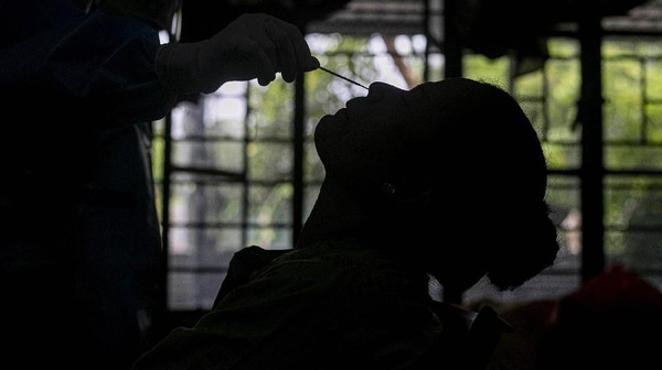 India kembali mencetak rekor penambahan kasus positif virus Corona. India melaporkan penambahan kasus Corona (COVID-19) sebanyak 90.632 pada Minggu (6/9/2020).