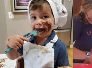 Gemas! Bikin Kue Bareng Nenek, Balita Ini Sibuk Makan Semua Bahannya