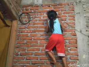 Video Bocah Perempuan Bak Spiderman, Lihai Panjat Dinding