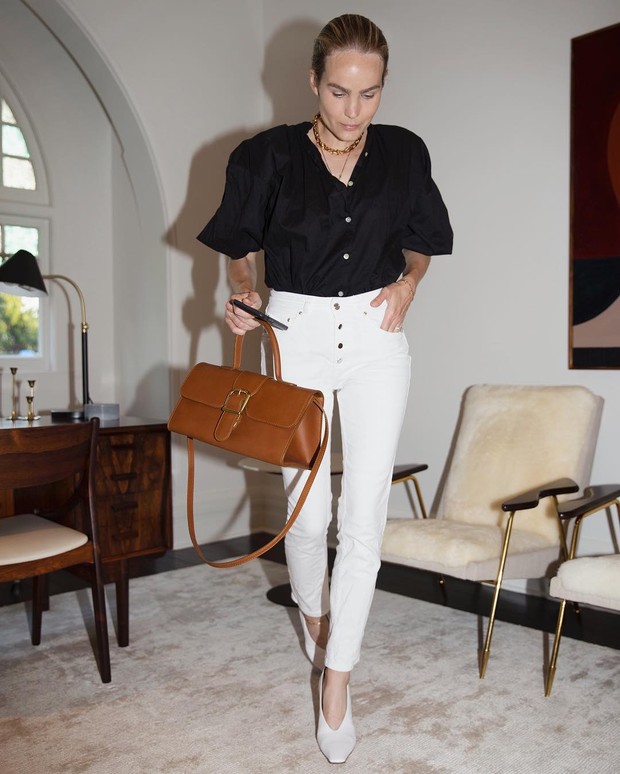 brooke/instagram.com/brooketestoni Booke Testoni yang merupakan salah satu pendiri blog fashion Maiden Sydney